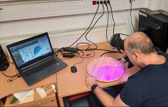 Obsah obrázku text, osoba, interiér, computer

Popis byl vytvořen automaticky